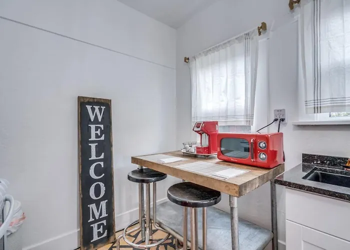 Holiday home 1926 Historic Duplex, Near U Of A, 1 Bedroom 1 Ba *